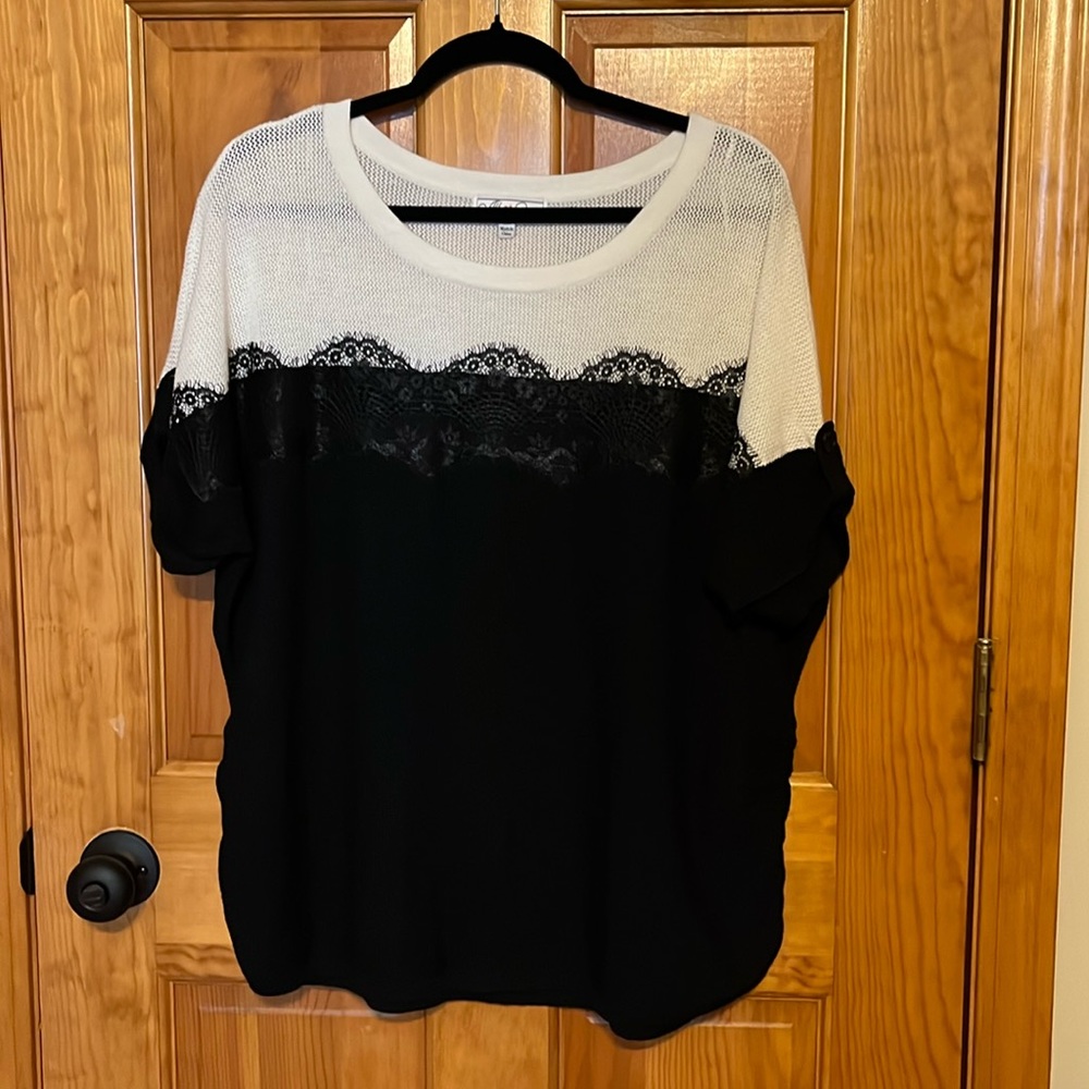 NWOT adorable short sleeve shirt